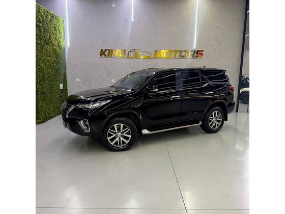 TOYOTA HILUX SW4 2.8 SRX 4X4 7 LUGARES 16V TURBO INTERCOOLER DIESEL 4P AUTOMÁTICO TOYOTA HILUX SW4 2.8 SRX 4X4 7 LUGARES 16V TURBO INTERCOOLER DIESEL 4P AUTOMÁTICO
